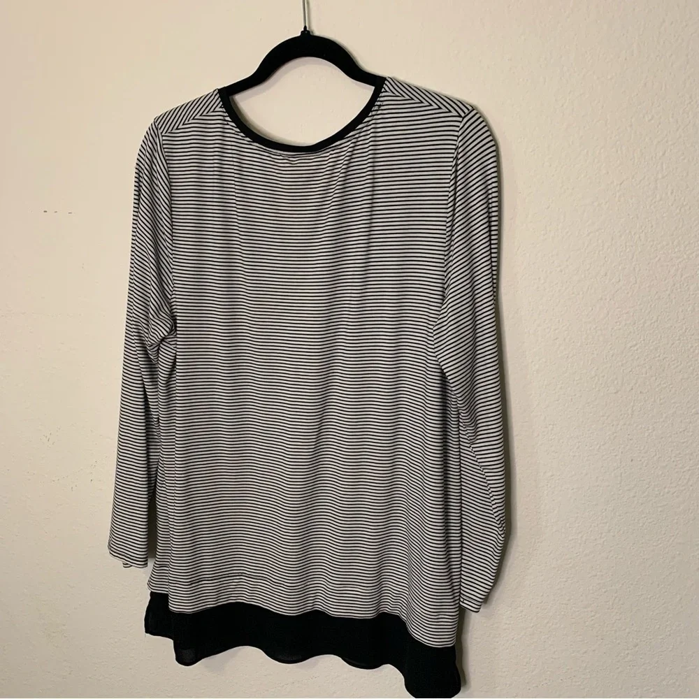 Women's Chico's Black and White Striped Tunic Size Large - Picture 6 of 8